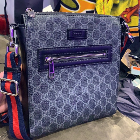 GG Black Small Messenger Bag - Picture 7 of 11